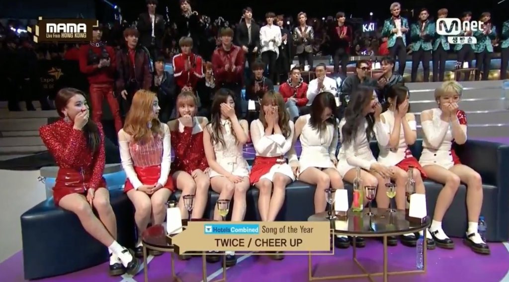 TwiceGifs's tweet photo. Dia 02/12/16 TWICE conquistou os prêmios:
MELHOR ARTISTA FEMININO e Daesang CANÇÃO DO ANO no #MAMA2016
E #TT12thWin 
https://t.co/7tCTgvDpaV