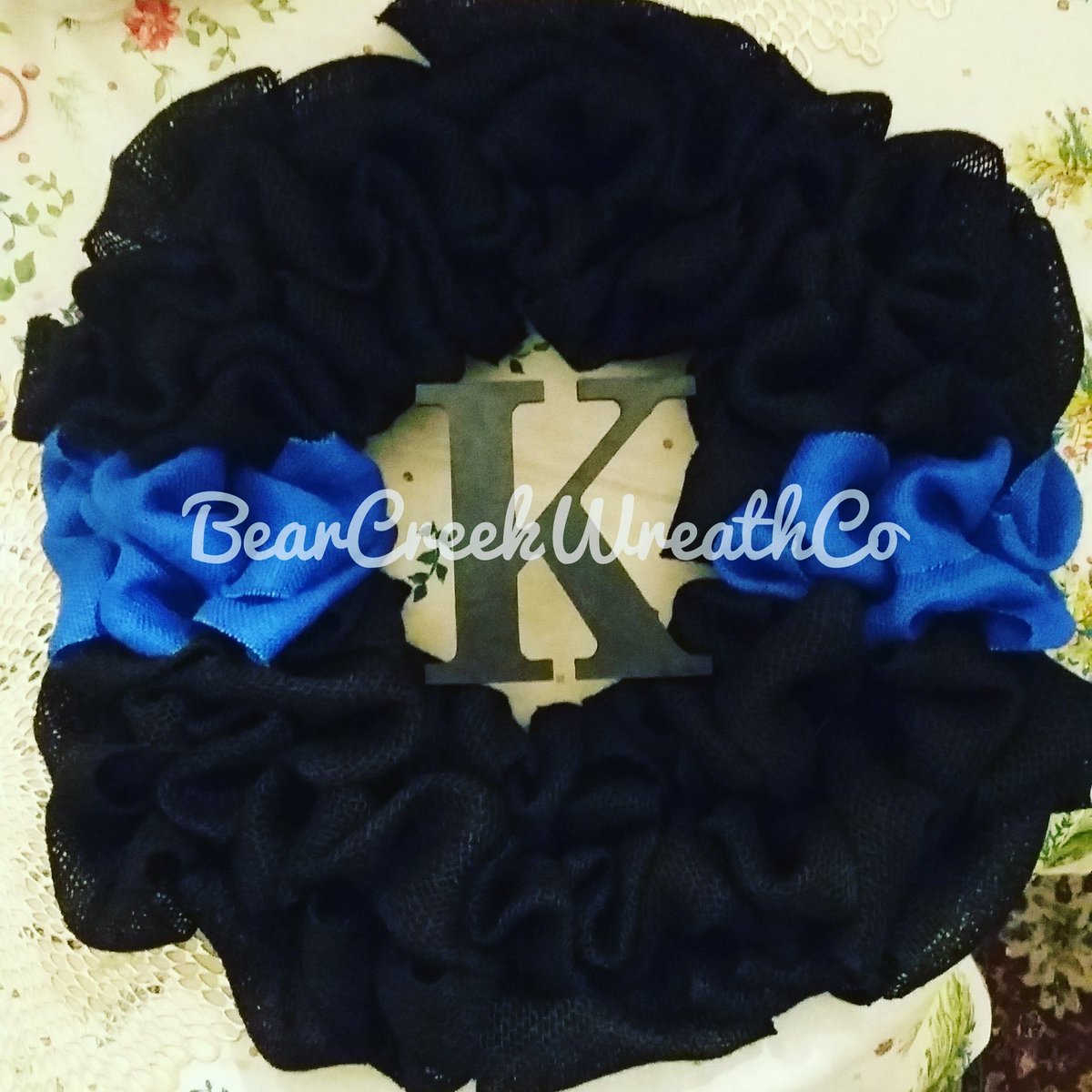 bearcreekwreath's tweet photo. #ThinBlueLine #PoliceWife #PoliceDecor #CopWreath #PoliceWreath #BurlapWreath #BlackandBlue #Mompreneur #FrontDoorDecor #PoliceLivesMatter https://t.co/cpSrYXvM1V