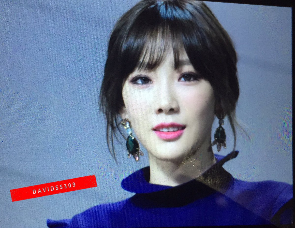 [PIC][01-12-2016]TaeYeon khởi hành đi Hồng Kông để tham dự "2016 Mnet Asian Music Awards" vào hôm nay  - Page 4 CyrpnuAUoAUXI89