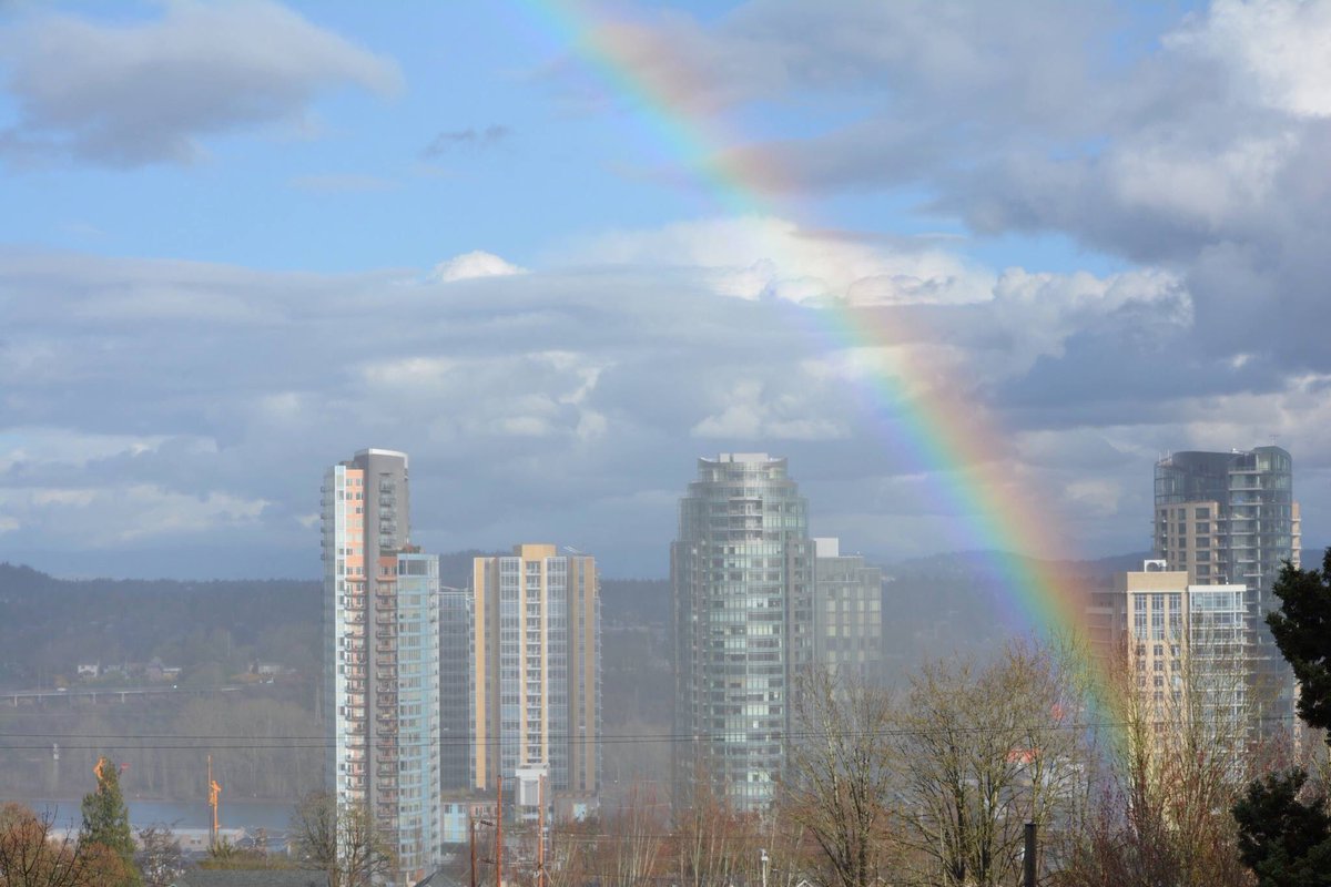 GlaryRandy's tweet photo. Portland Oregons Pot of Gold The First Ten Years.😃😃❤️🌺🌈🌈🇺🇸🇺🇸 The Portland Aerial Tram #Travel #world #portlandtram #pdx #portlandaerialtram https://t.co/uACpWfjgi4