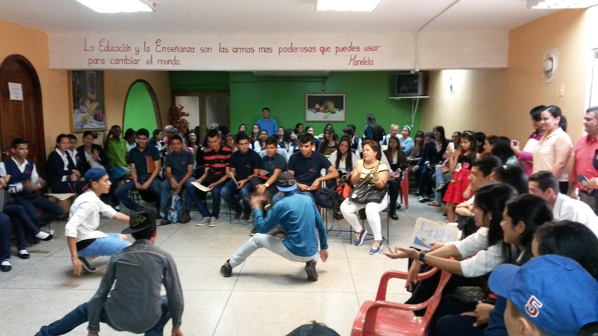 MiilanesManuel's tweet photo. Cierre del Plan Nacional de Aprendizaje #Inces2016 Cultura Urbana sembrando el mensaje de Paz #VenezuelaEsMercosur @QuevedoGioconda https://t.co/8fe2Vb56mr