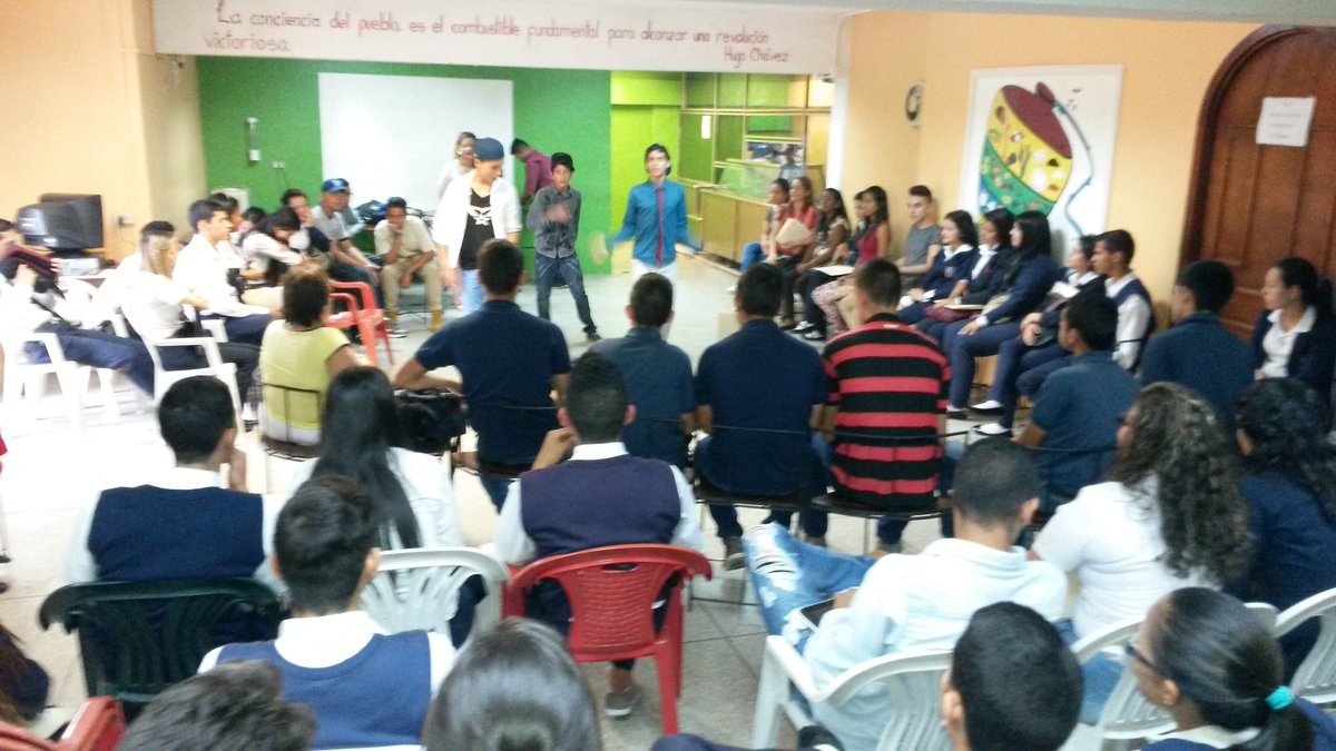 MiilanesManuel's tweet photo. Cierre del Plan Nacional de Aprendizaje #Inces2016 Cultura Urbana sembrando el mensaje de Paz #VenezuelaEsMercosur @QuevedoGioconda https://t.co/8fe2Vb56mr