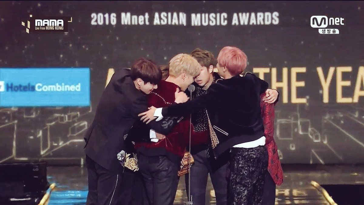 sinesquirrel_'s tweet photo. แดซังครั้งแรก 
19.11.2016 MMA's Album of the Year

แดซังที่สอง
02.12.2016 MAMA's Artist of the Year

ทำได้แล้วนะ💕 @BTS_twt 
아미♡방탄소년단 https://t.co/ubirRsJbgf