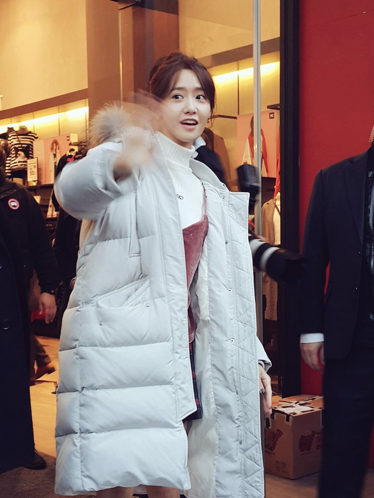 [PIC][02-12-2016]YoonA tham dự sự kiện Fansign "Love & Thanks Festival!" của thương hiệu H:CONNECT tại Gangnam Flagship Store vào chiều nay - Page 2 Cyrr5luUkAAAQF-