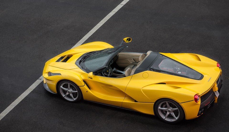 EricMGuerra's tweet photo. #FerrariFriday @FerrariMexico #laferrariaperta #giallo #exoticar #supercar #limitededition #SpecialEdition #crazycar https://t.co/68poRN0ZHT