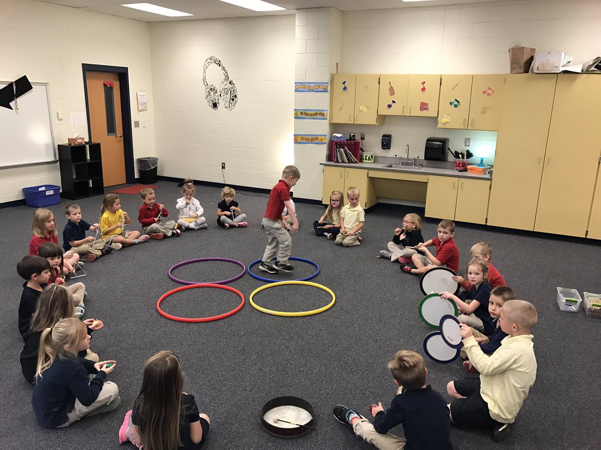 Hula hoop conducting with Kinders and non-pitched instruments! #rssarts <a href="/ZebbieBondurant/">Zebbie Bondurant</a> <a href="/adcocksw/">Scotty Adcock</a> <a href="/TheShiveSwarm/">Shive Swarm</a>