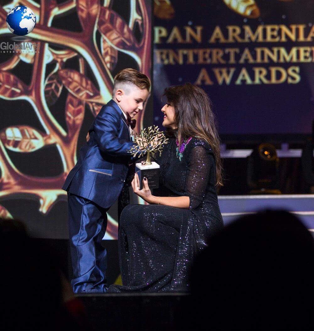 GlobalArtsInt1's tweet photo. #Sirusho
#panarmenianentertainmentawards #PAEA2016 #GlobalArtsInt #GlobalArtsInternational #GlobalArts #MicrosoftTheater #LA #LevonTravel https://t.co/dbxRb2QT4J