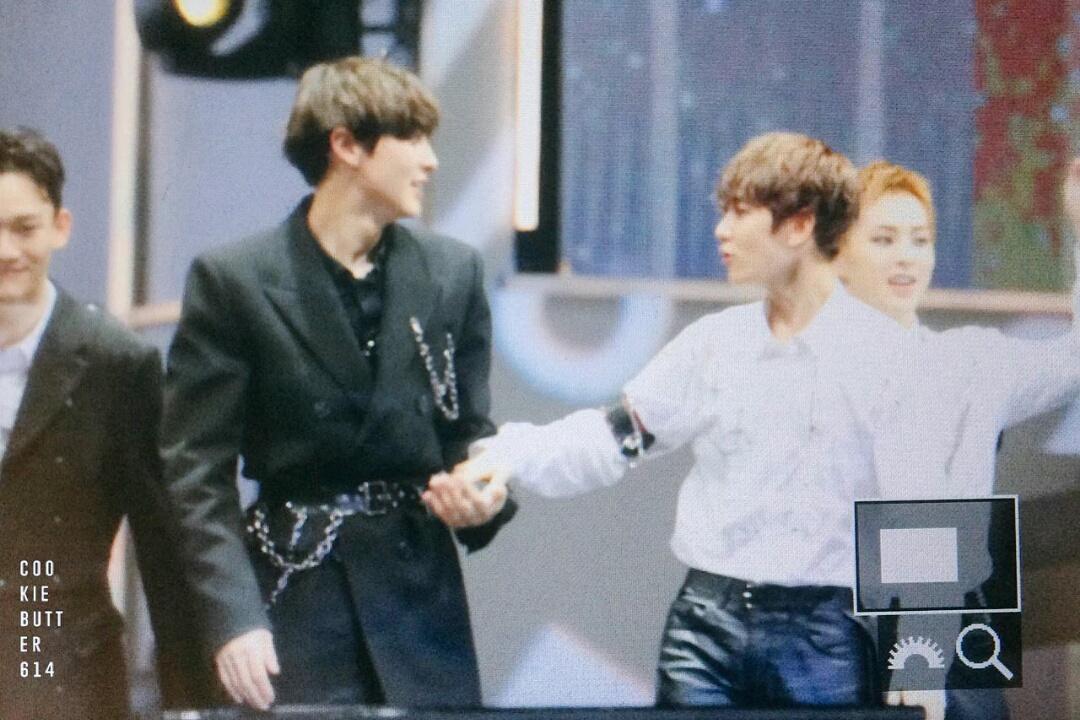 capital_klm's tweet photo. God i really thank you for giving me CHANBAEK for tonight https://t.co/s1OMwfqFdy