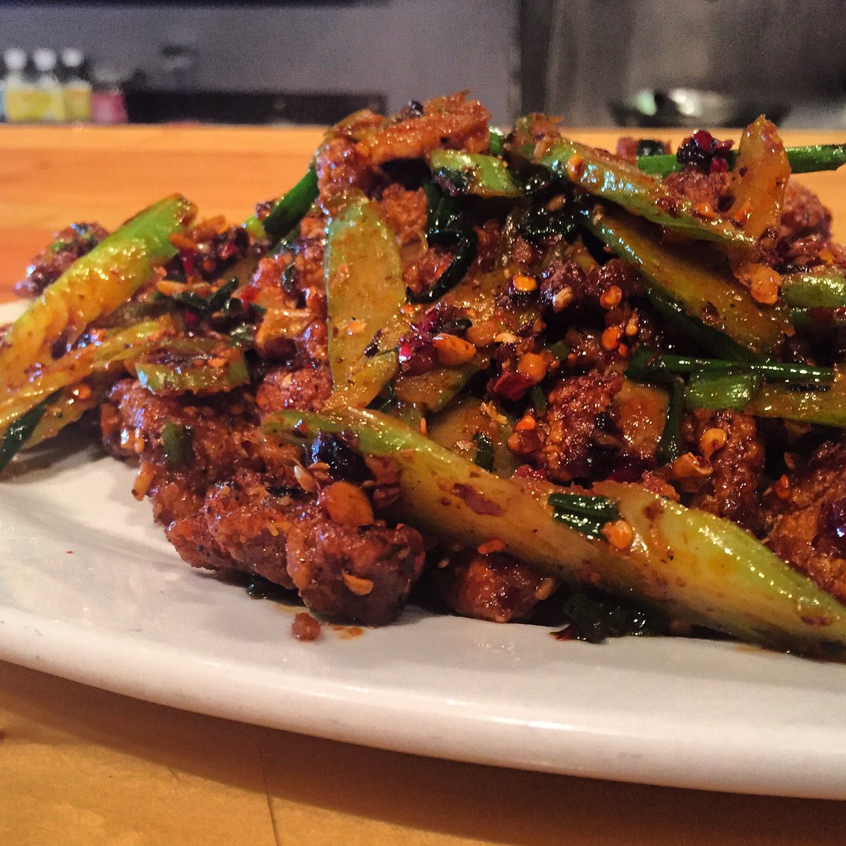 Brrrr 🌬 do you feel that chill, #CHS? Sichuan Beef will warm you right up! 🔥Or try it with #tofu for a #vegetarian twist! #CHS #holycityeats