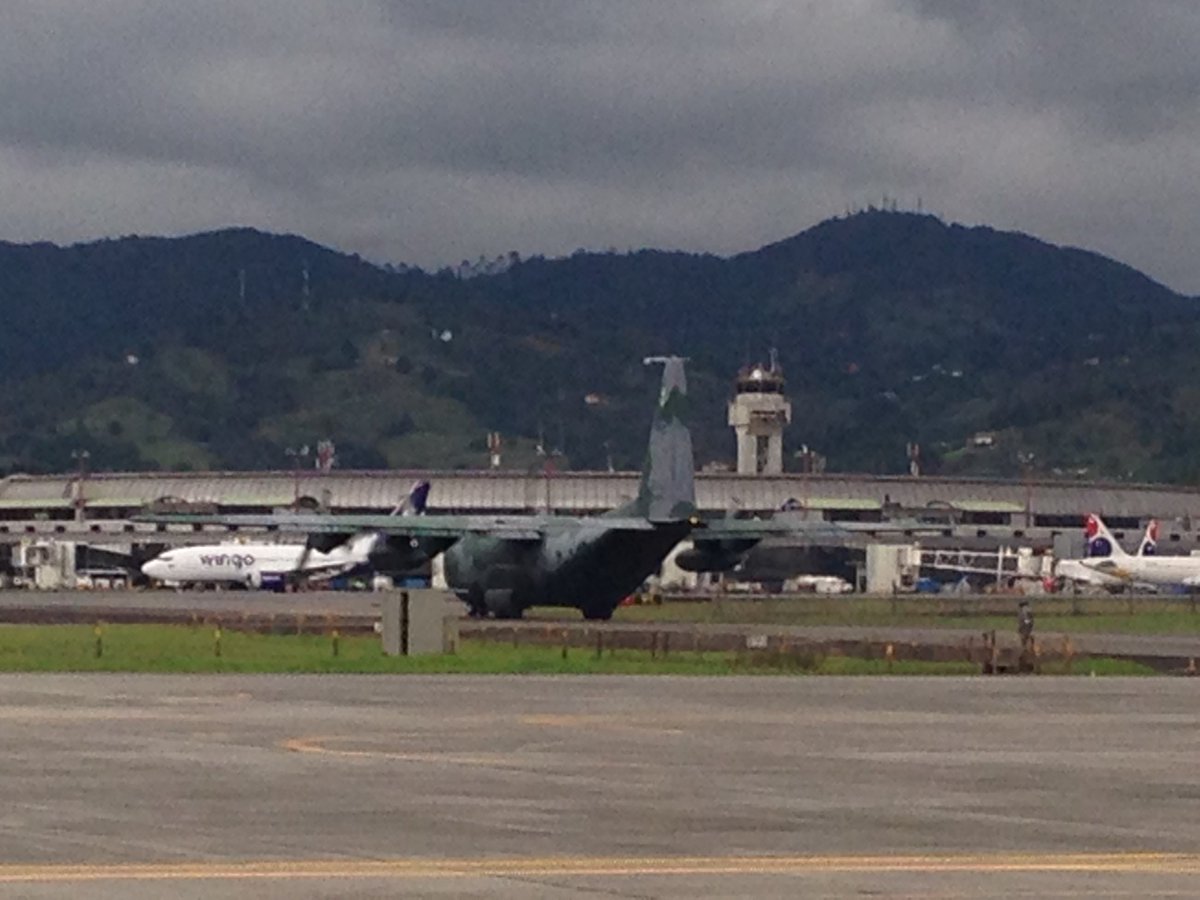 vinicius_moura's tweet photo. Vai partir a primeira aeronave da FAB https://t.co/wpfQNpQBeZ