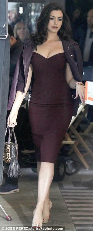 AHathawayNews's tweet photo. Thanks Anne Hathaway for blessing my day! #Oceans8 https://t.co/N6mktl1HuM