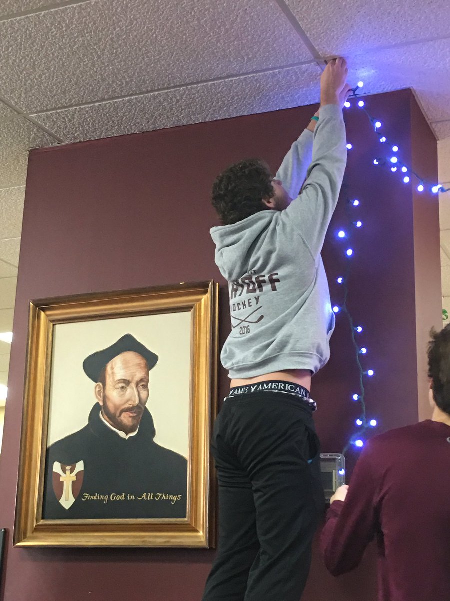 DeSmetJesuitHS's tweet photo. It's beginning to look a lot like #Christmas around #DBlock - #Spartans getting ready for Christmas on Campus Saturday #ConC2016 #AMDG #M4O https://t.co/KcDPV7iWKx