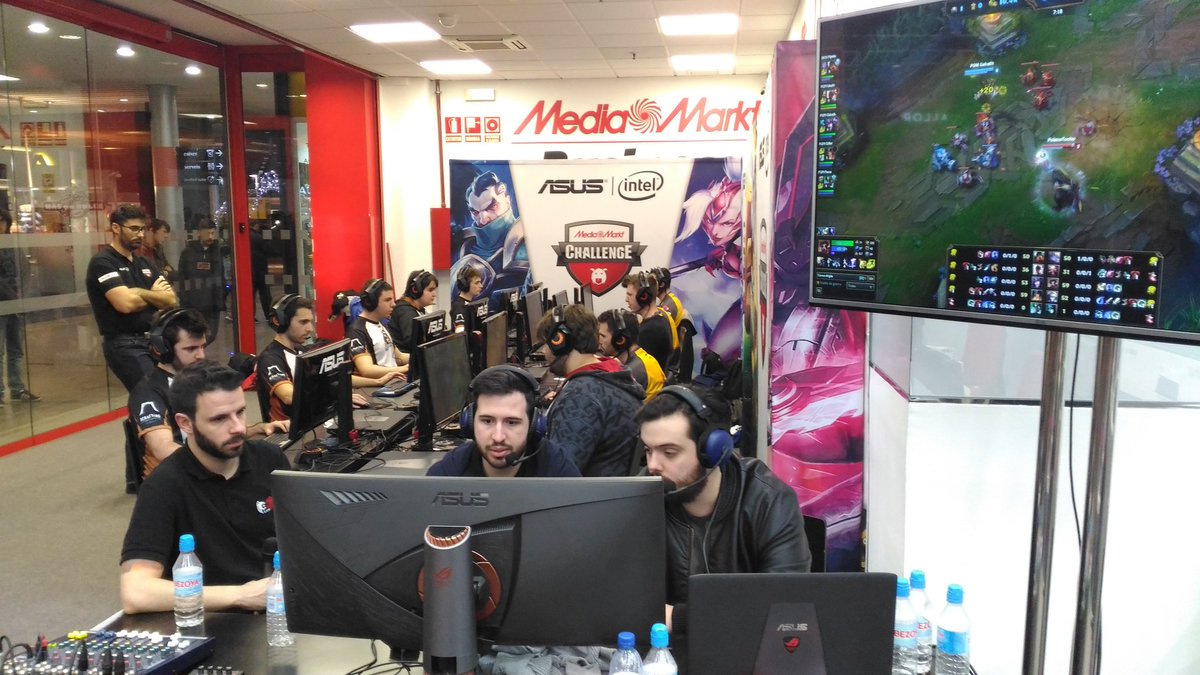 LVPes's tweet photo. Empieza la final del #MediaChallenge de Barcelona. En juego la última plaza para jugar la gran final en Gamergy @orange_es Edition. https://t.co/2A1qLHiU3h