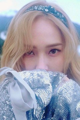 snsdspics's tweet photo. Queen is coming 👑💕 https://t.co/buDK4R26hV