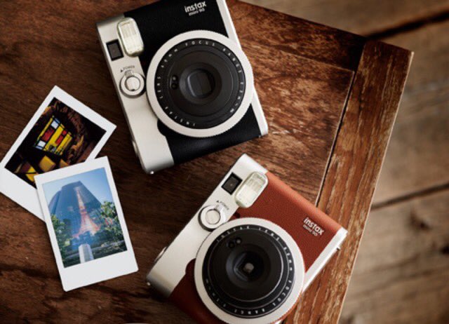 The best of luck to FUJIFILM on the @RTELateLateShow @instaxHQ #ToyShow #Instantmemories #Excitement 📸