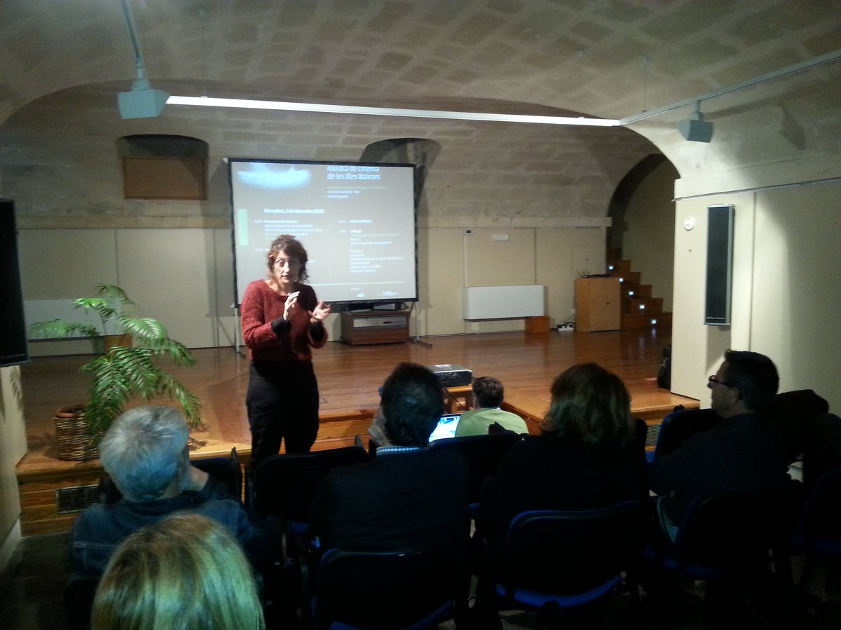 FMenorca's tweet photo. #Filmacib a #Menorca,.la @SilviaVentanyol dona la benvinguda i presenta els #curtmetratges
#Acib @iebalearics @PowerhouseHub https://t.co/cuw5O4d412