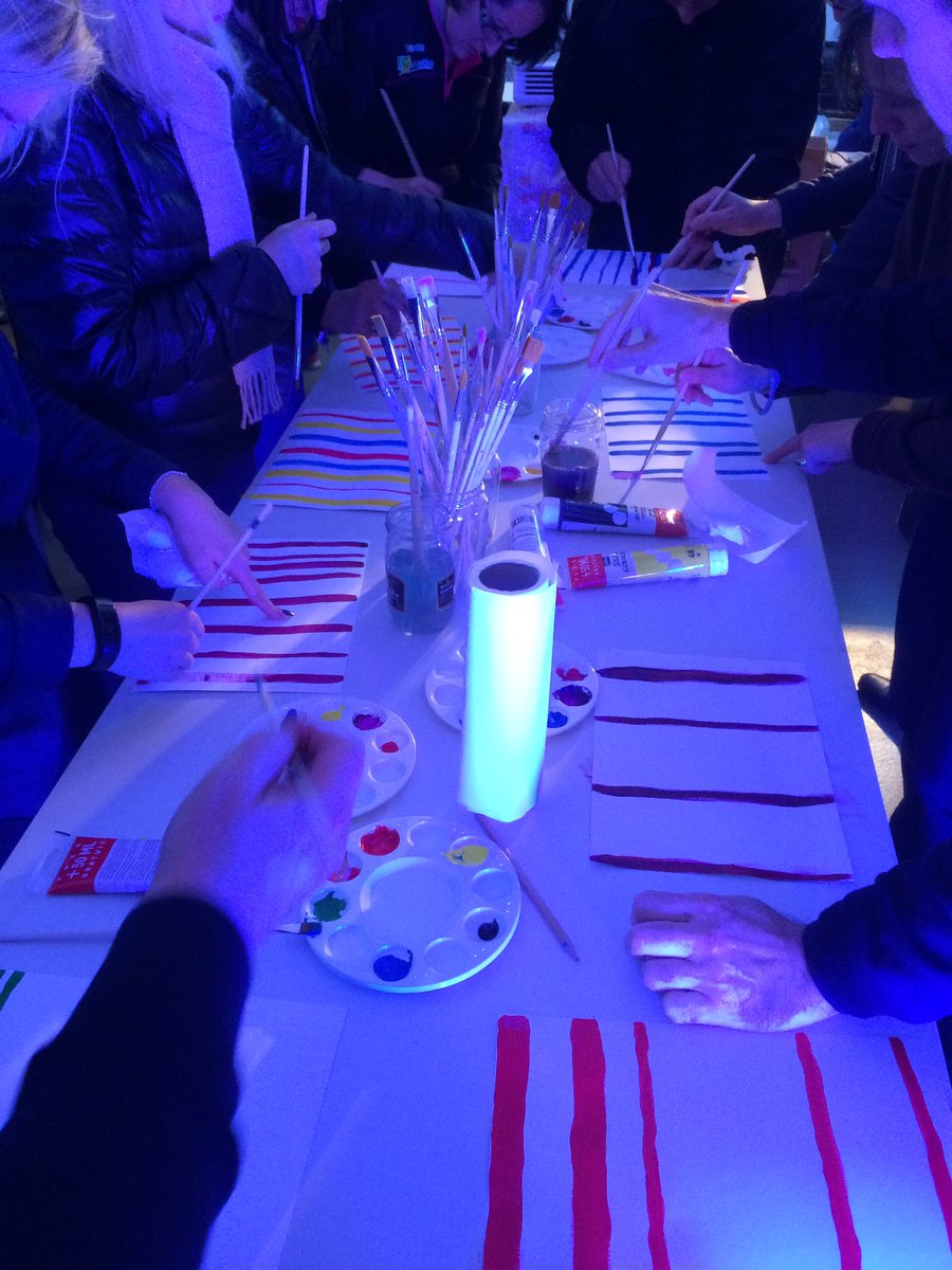 iMaginationCtr's tweet photo. Art créatif pour terminer la journée #iWeekMG : peinture et photo dans l'atelier de @EricAtelier8 cc @essec @XavierPavie https://t.co/41TNQQ9Yuy