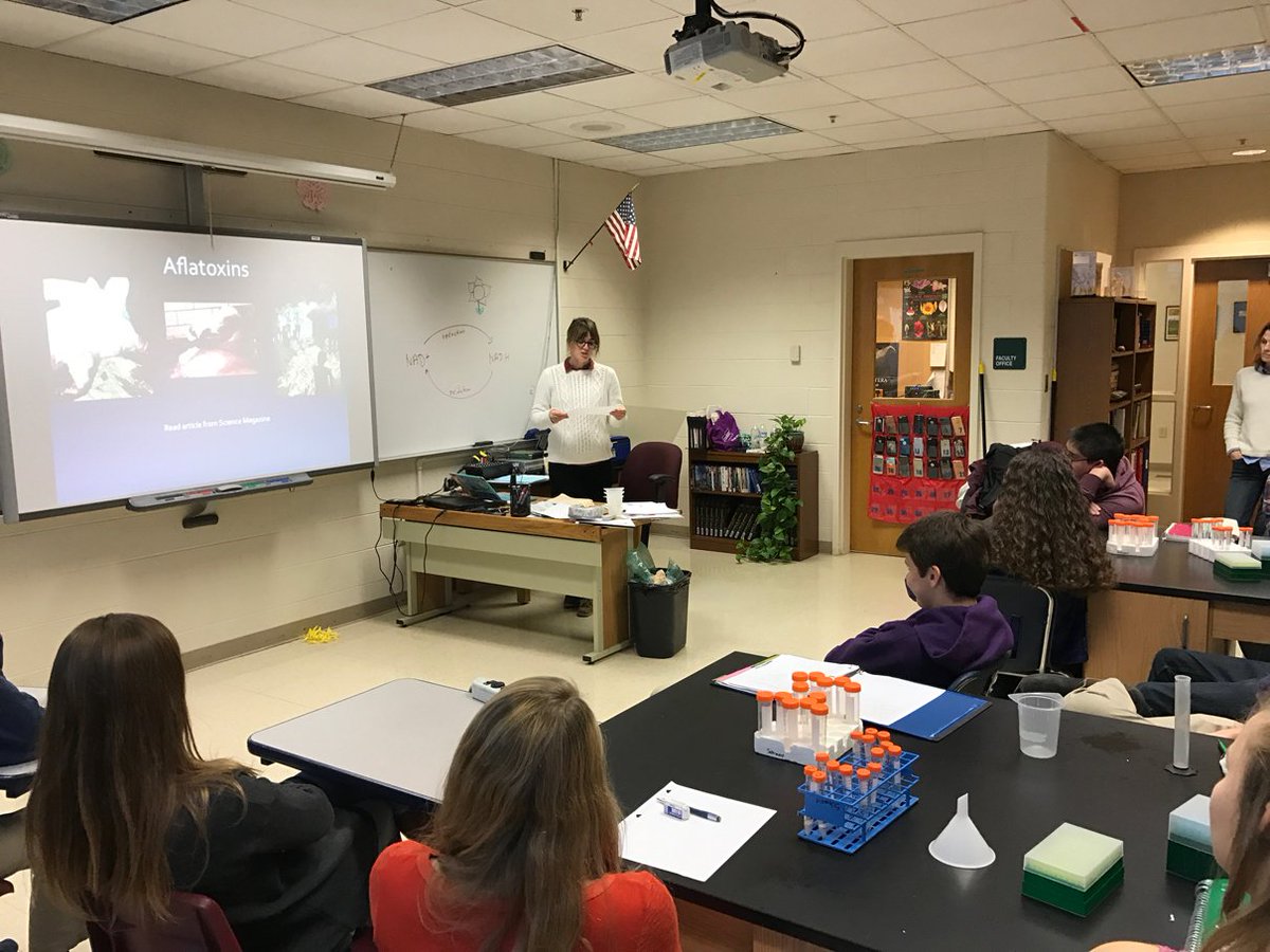 SchmaleLab's tweet photo. Great lesson on #mycotoxins at #Roanoke #Virginia Governor's School #RVGS yesterday. Students tested food 4 #DON | #Fusarium #Fungi @USWBSI https://t.co/wsDmCc980L