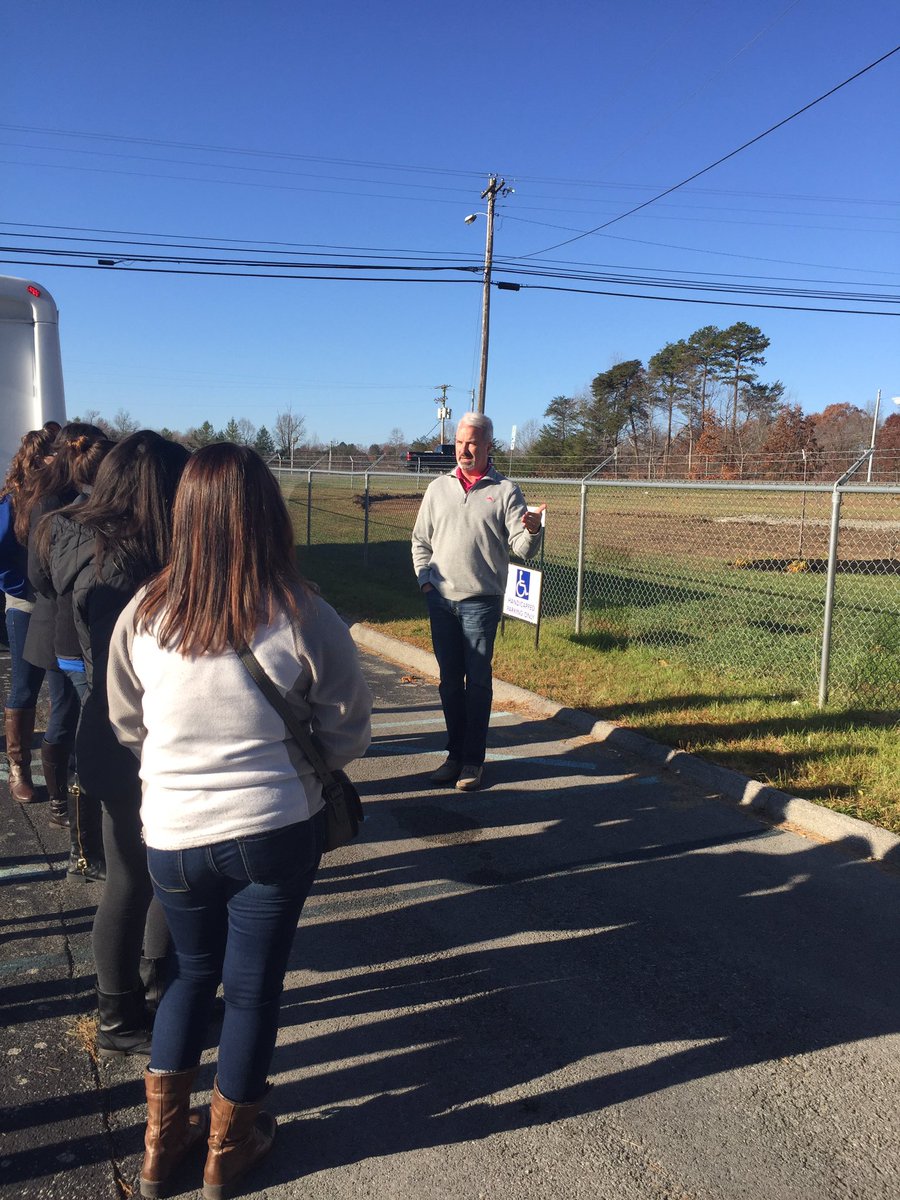 ACarman12's tweet photo. Thanks to Laurel Grocery for the student tour of your ground-breaking wellness activities! #UPCPH #seeblue https://t.co/Uxc6ZGZCNt