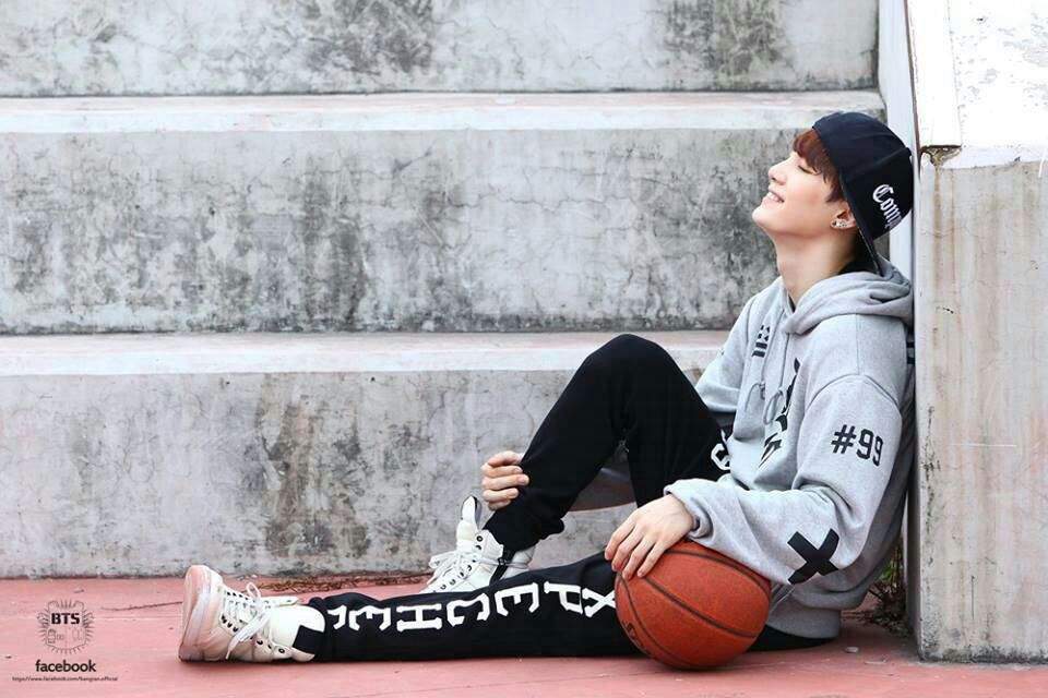 Esembaeva99's tweet photo. Мой любимый баскетболист
#BTS #Suga https://t.co/DXOR9hXsi6