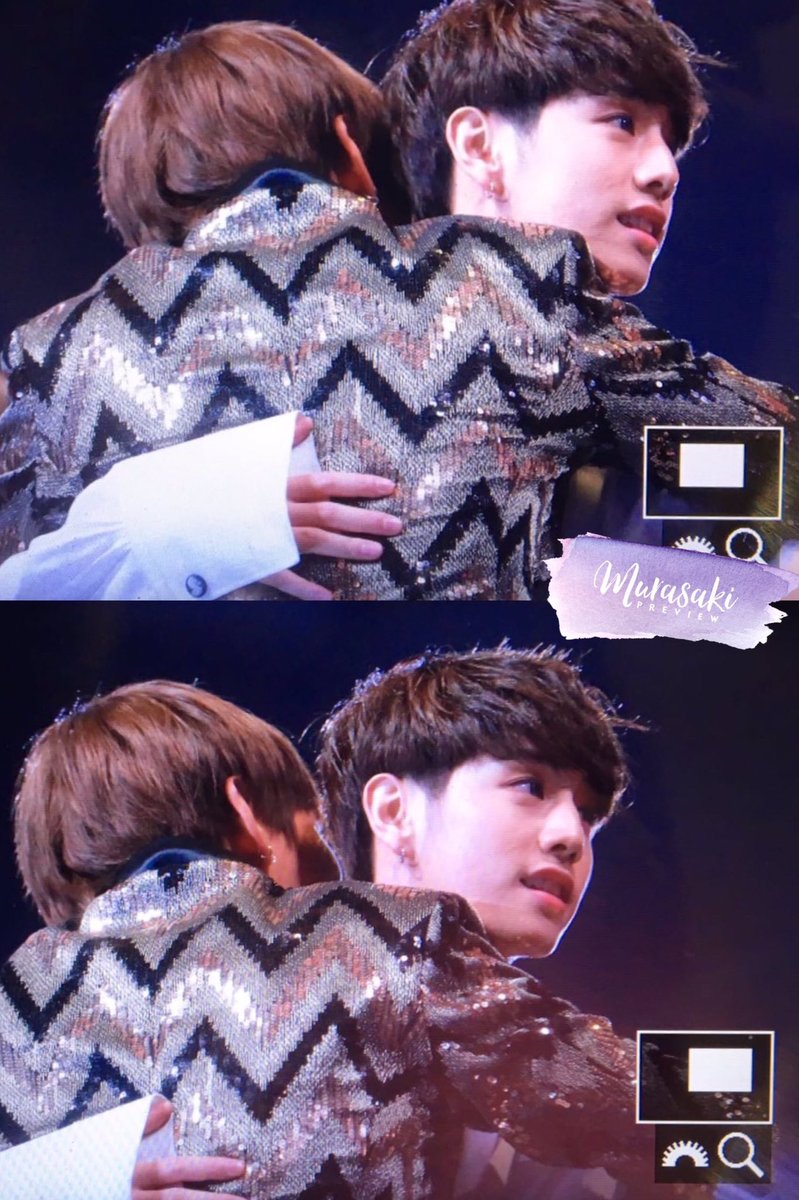 Pmstoree2's tweet image. #VMark เขากอดกันอีกแล้ว น่ารัก
จิ้นข้ามวงแล้ววววแงง เจอกันกี่งานก็กอดตลอดเลย 😳💗 #2016MAMA #GOT7 #BTS