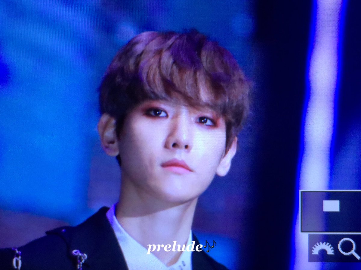prelude0506's tweet photo. 161202 마마 #BAEKHYUN #백현 대상 축하해욥! https://t.co/PSLMKlVFwn