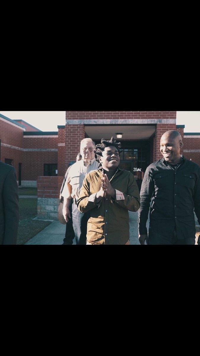 W0RLDSTARC0MEDY's tweet photo. why Kodak Black come out of prison looking like Suzanne https://t.co/v1QotWJZ5w