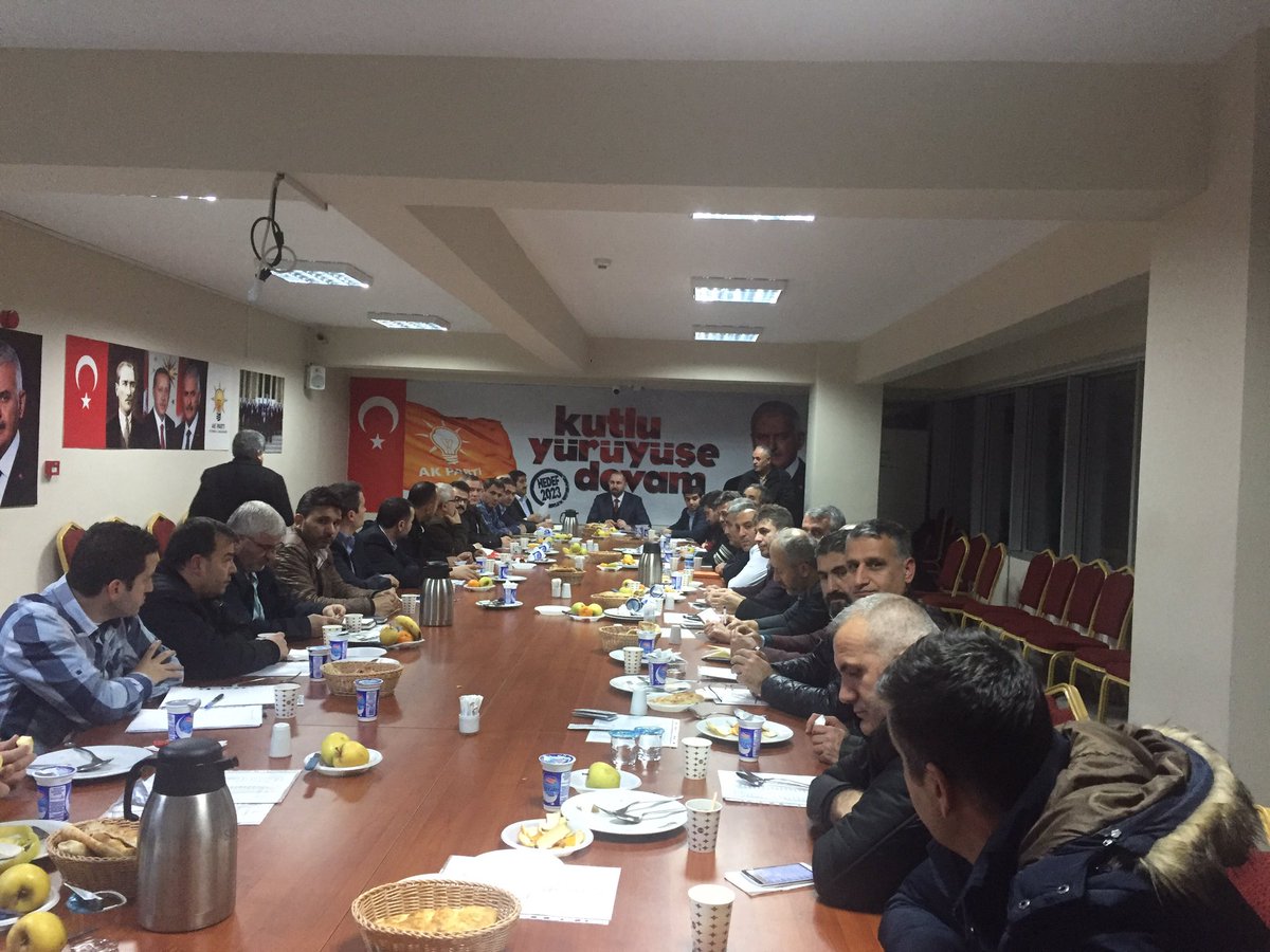 akpartiesenlerr's tweet photo. İlçe Başkanımız @GokhanTaran Aylık olağan Mahalle Başkanları toplantısında Seçmen Esaslı Çalışmaları  değerlendirdi. https://t.co/qNmgFxrRac