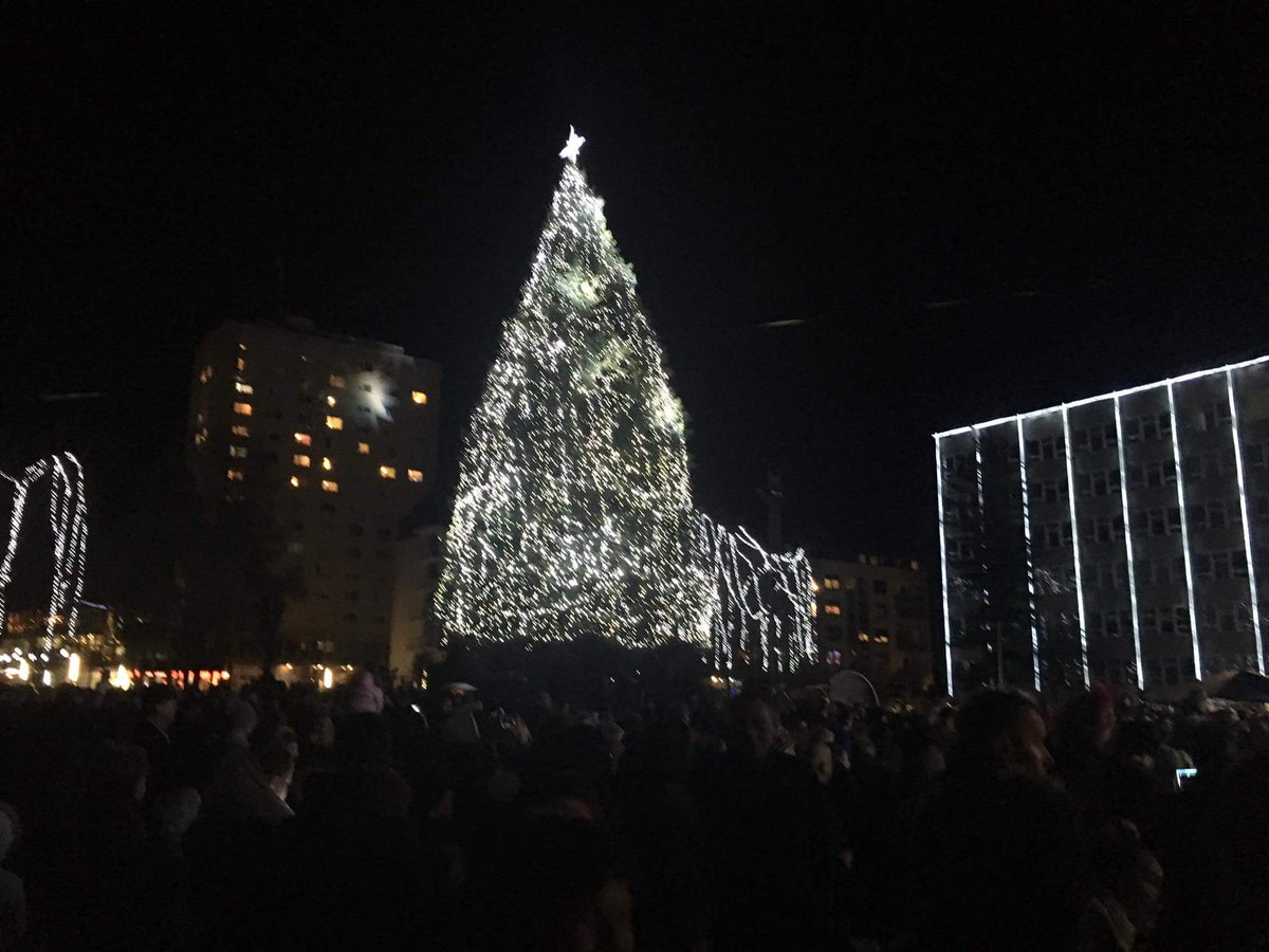 MO_Velenje's tweet photo. Velenje je zasijlo v siju praznicnih luci.
#Velenje #praznicnarazsvetljava https://t.co/5ILsJrxnvy