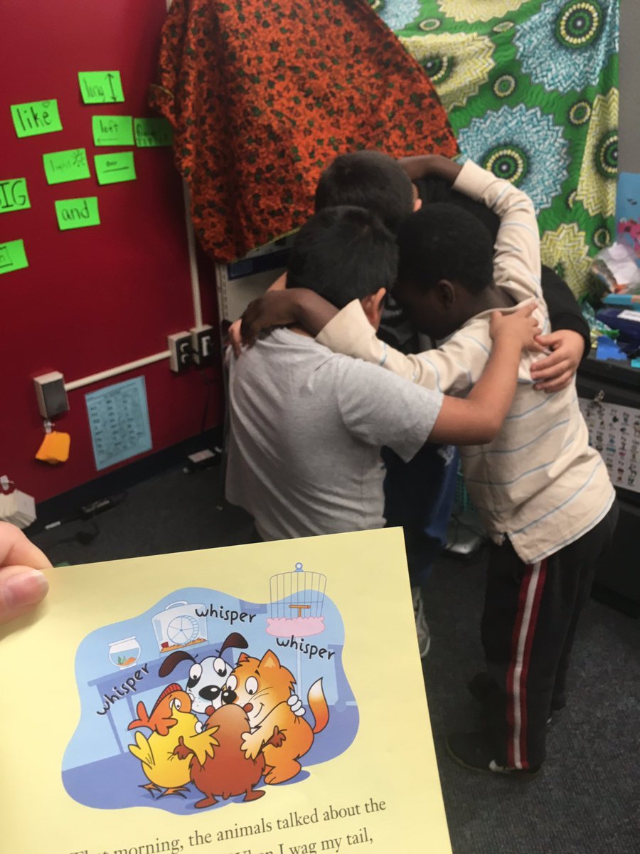 Mrs_SaponAmoah's tweet photo. Newcomers know how to make tableaus too! #turnaroundarts @TurnaroundArts @TADesMoines Language isn't a barrier here. #ELLstrong @OakParkDMPS https://t.co/jguGQvQ54Y