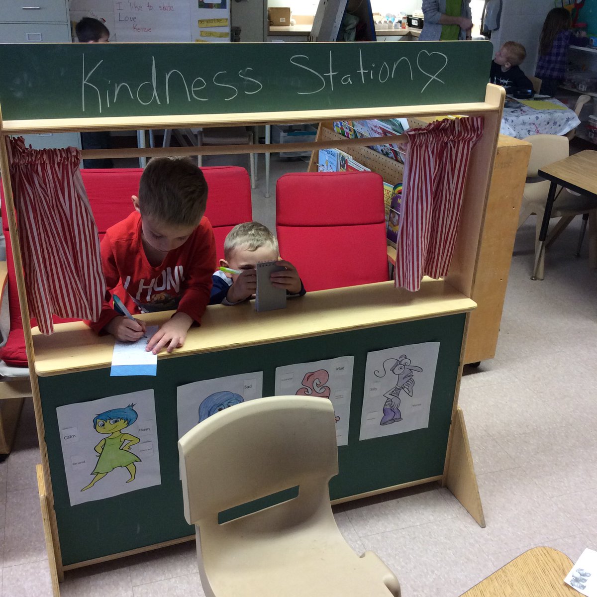 These boys decided to make a kindness station where they write nice notes to people in our school #RidegewoodPS #lovetheideastheycomeupwith