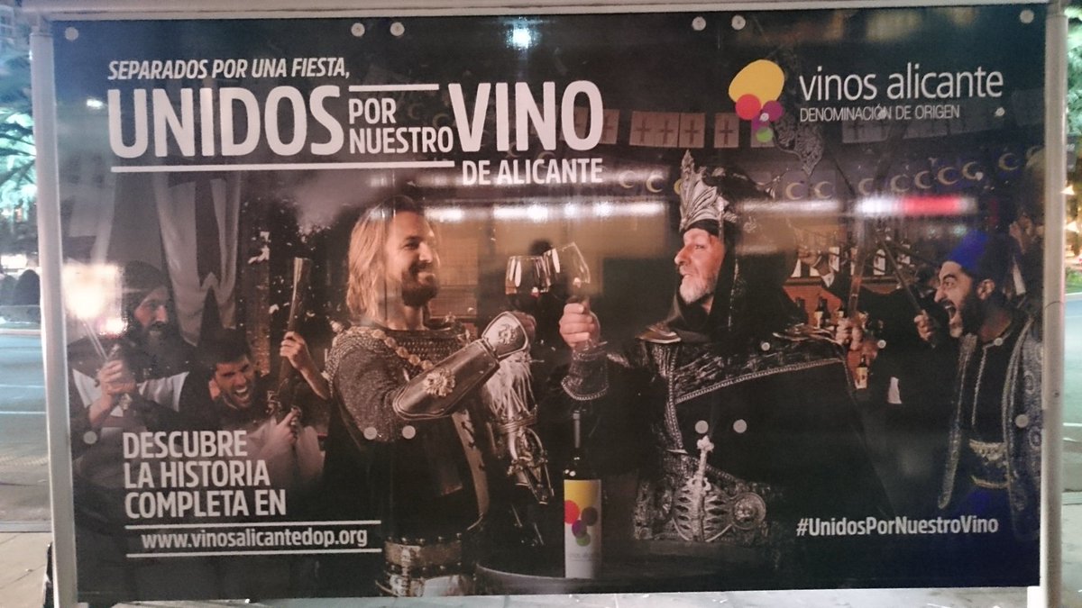 #UnidosPorNuestroVino marquesina autobús en #Alicante plaza Luceros (Spain)