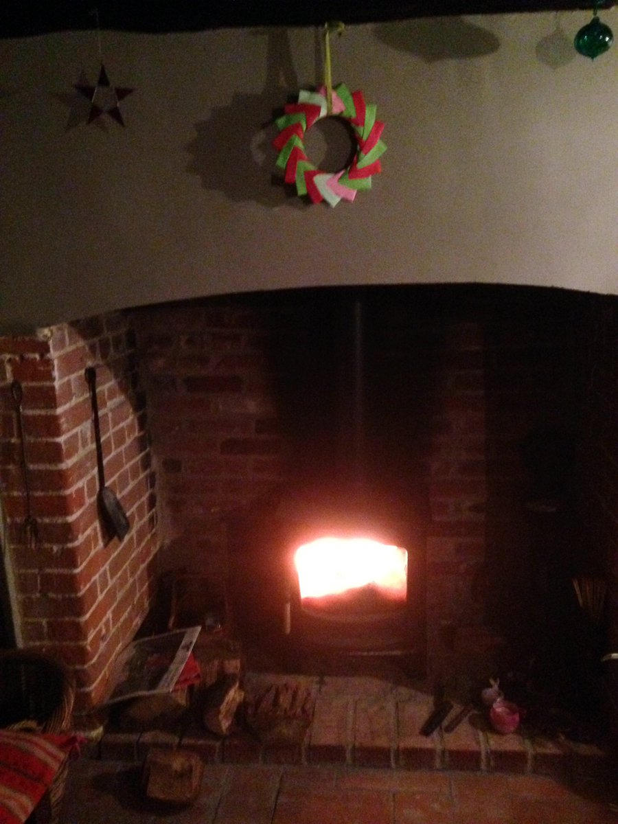 AngelaCook_'s tweet photo. Happiness is when one of your children makes you a surprise origami wreath #Christmas #happiness #Origami. Thank you Fe x https://t.co/0YUPhPP1ti