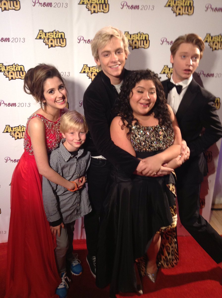 lauramarano's tweet photo. #5YearsOfAustinandAlly and #FlashbackFriday on the same day?? Coincidence? I think not https://t.co/HqKYqdeMhr