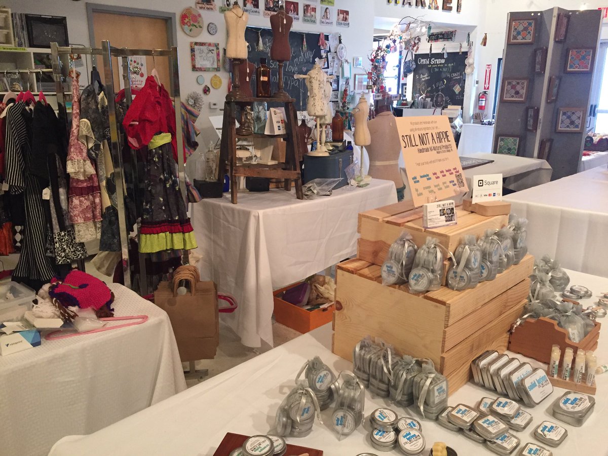 Almost ready for our evening...hope you can stop by our Pop Up Artisan party tonight or tomorrow!  🌲🎁❄️🎄