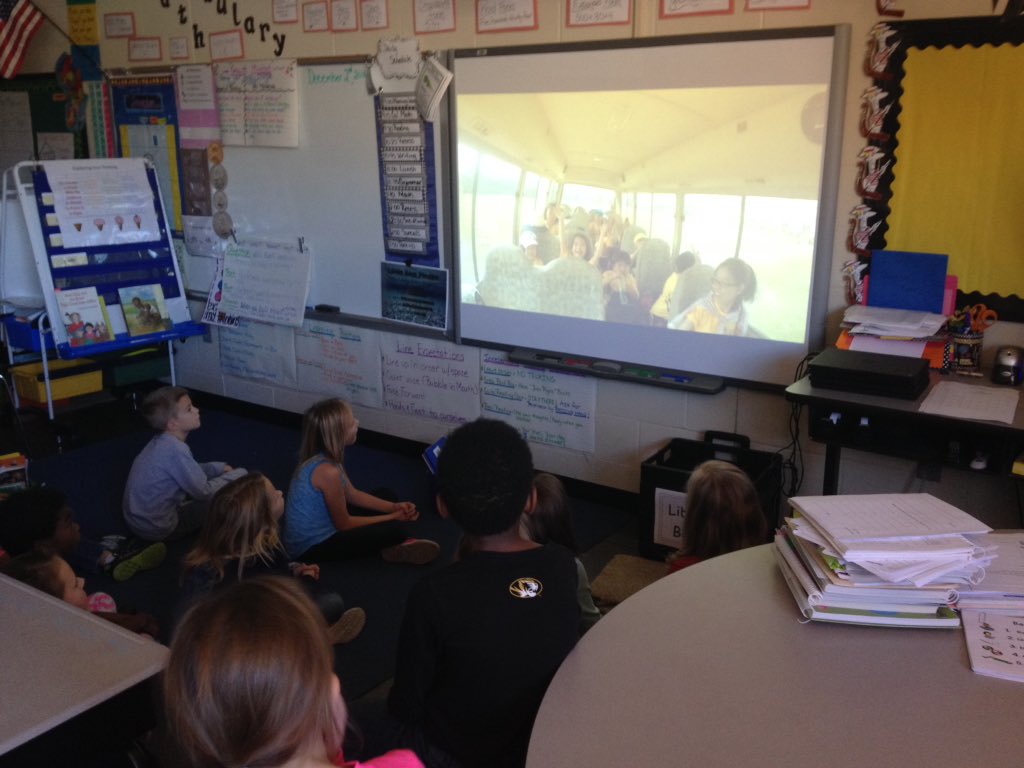 MrsKelly43's tweet photo. Mrs Evans' Ss viewing the video from their friends in India Great way for Ss to share cultures #ISDstrong @LBSharks https://t.co/aKTbV7aeZZ