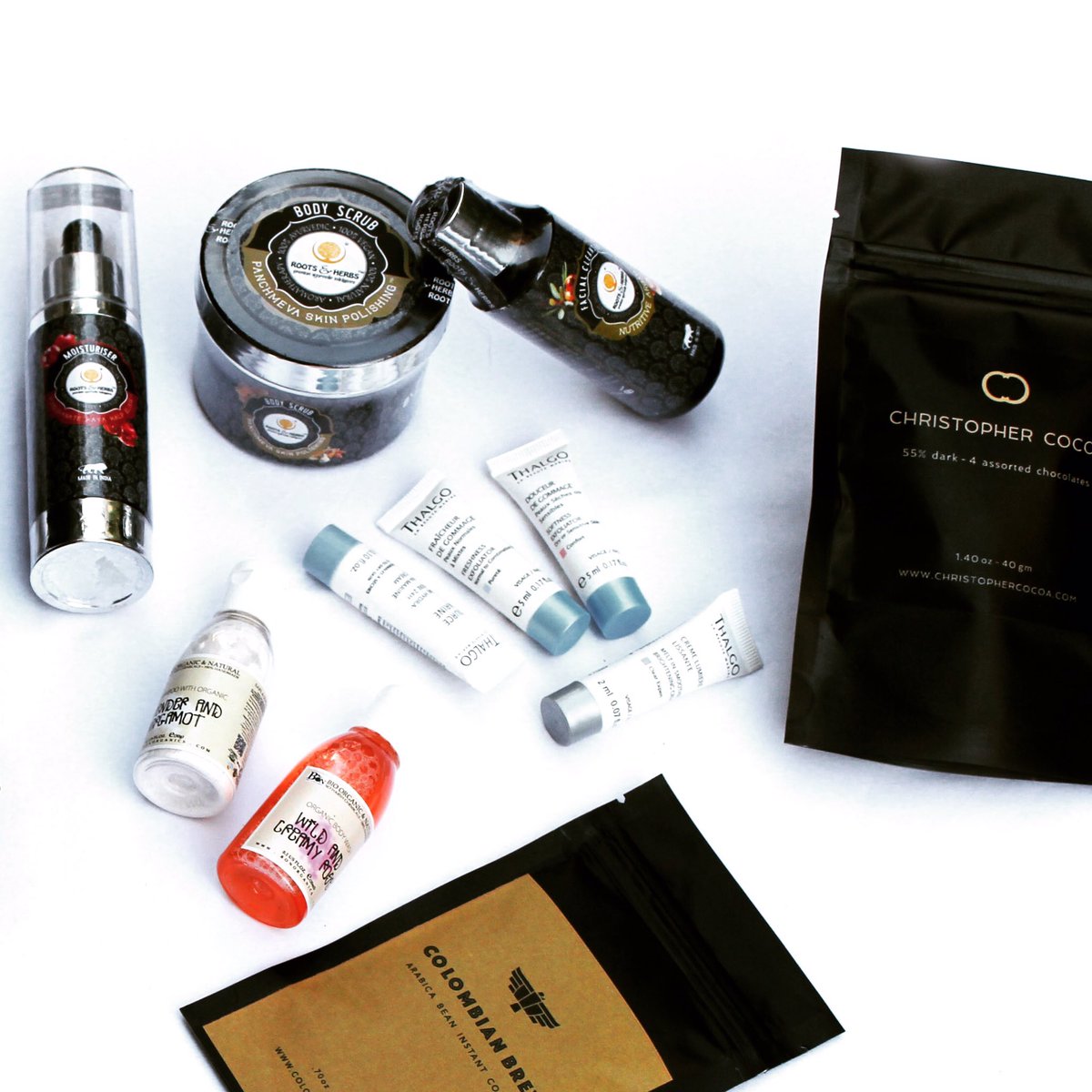 VioletBoxMe's tweet photo. 3 full size and 6 deluxe sample size beauty products and coffee andd chocolates!!! Worth Rs 3600 at just Rs 649! https://t.co/RbVgW6UmRs https://t.co/Taz32Sy6wo