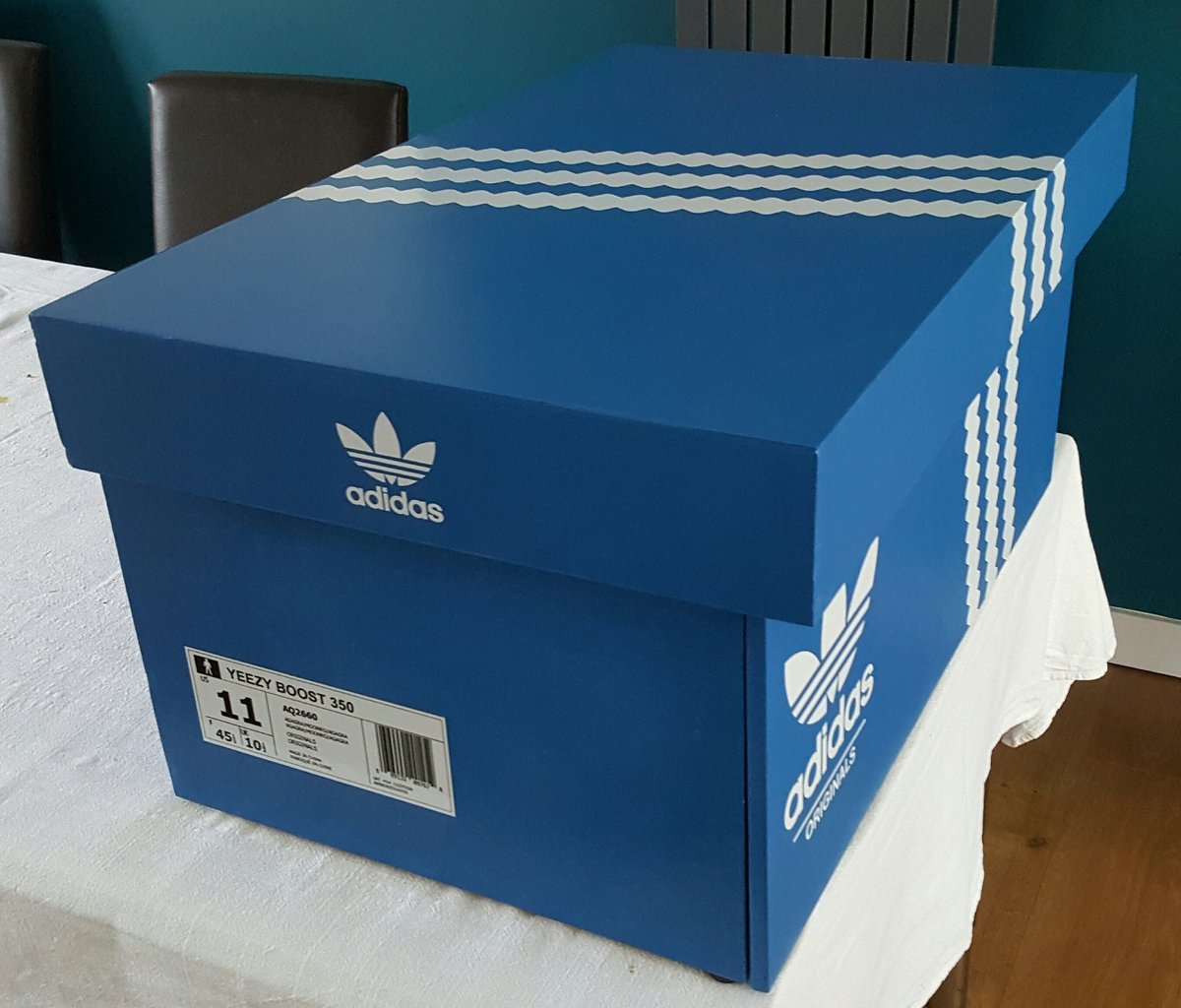 adidas box size