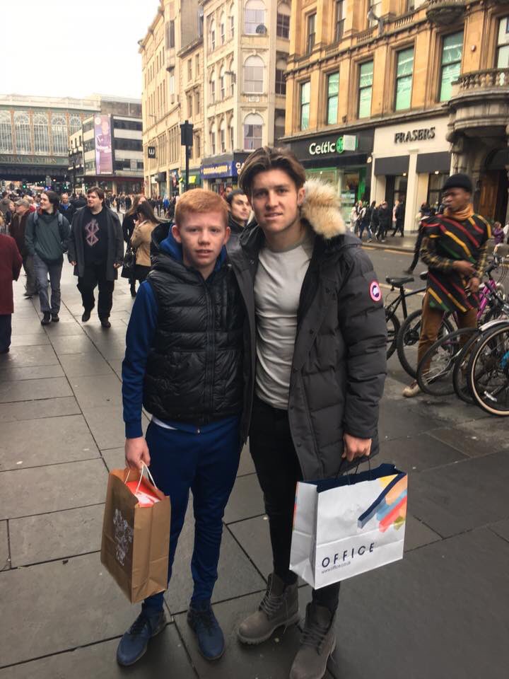 Kettle81's tweet image. Cheers for getting a photo with the wain @WindassJnr  made his day alright