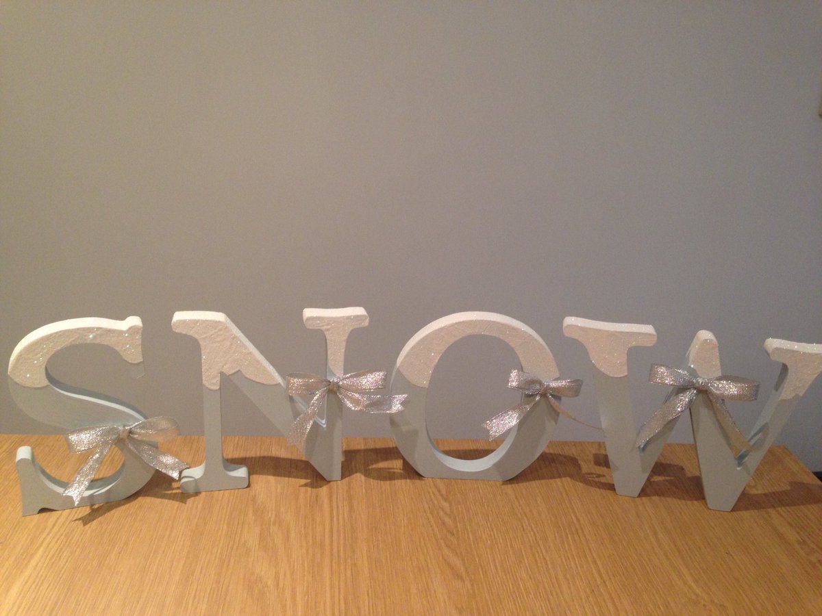CardsWithNicola's tweet photo. Loving this SNOW sign. Blue with white glitter and a pretty silver bow. #handmade #craft #bolton https://t.co/8AOOIgzwPL
