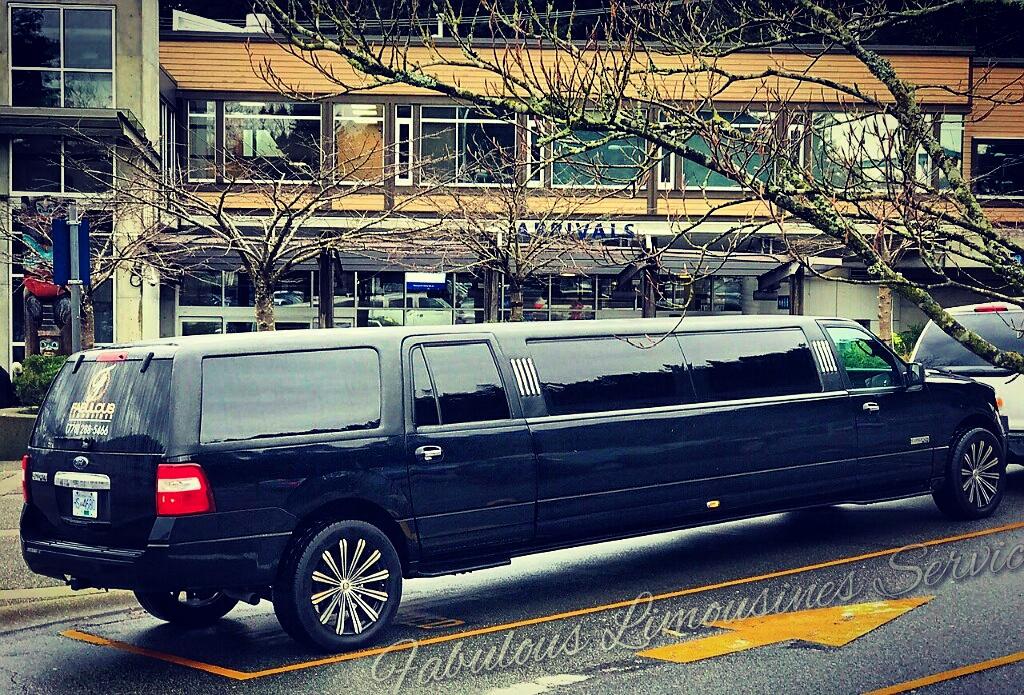 limousine_info's tweet photo. #FabulousLimousines Ride in style for the holidays! #holiday2016 #VIPlimo #saferide #Vancouver #vancity https://t.co/LsS26CRF2b