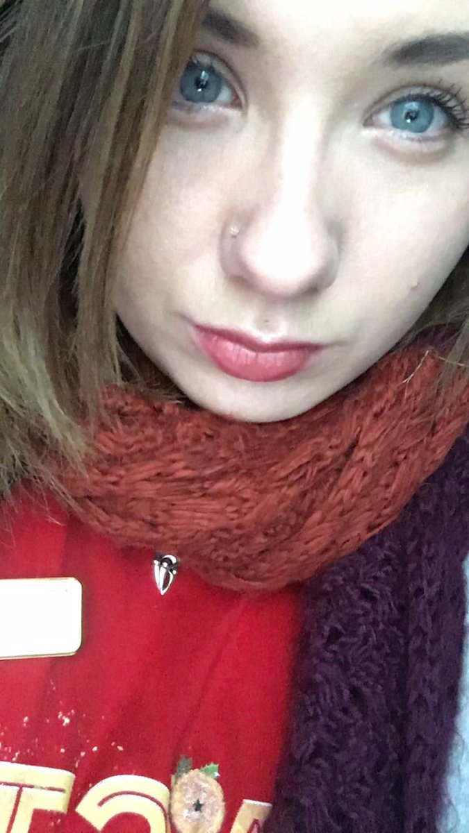 Lunarfishy's tweet photo. Porcelain skin... 👩🏻🌬🌬🌬 #pisces #porcelain #blueyesbrownhair https://t.co/e1FEaMNHPt