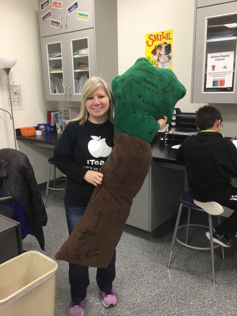 CindyHayse's tweet photo. I got a fun surprise today! A Tree pillow from my musical kiddos at ITMS! They all signed it for me. #ITMS https://t.co/9OAQ5B1GeI