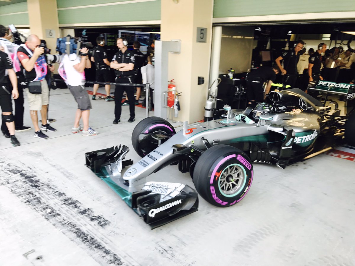 Gp1Fossaroli's tweet photo. Una Temporada 2017 a la que le faltará unas "LUCHADAS" entre tres grandes @nico_rosberg @JensonButton y @MassaFelipe19 https://t.co/E8h0Tn430x