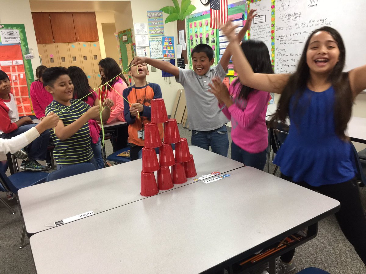 rblanto's tweet photo. So proud of this group's teamwork! Only grp in 4th grade to complete task-immediately went to cheer on others!@SiglerStars4th #siglerlearns https://t.co/Kv0tJJjo9u