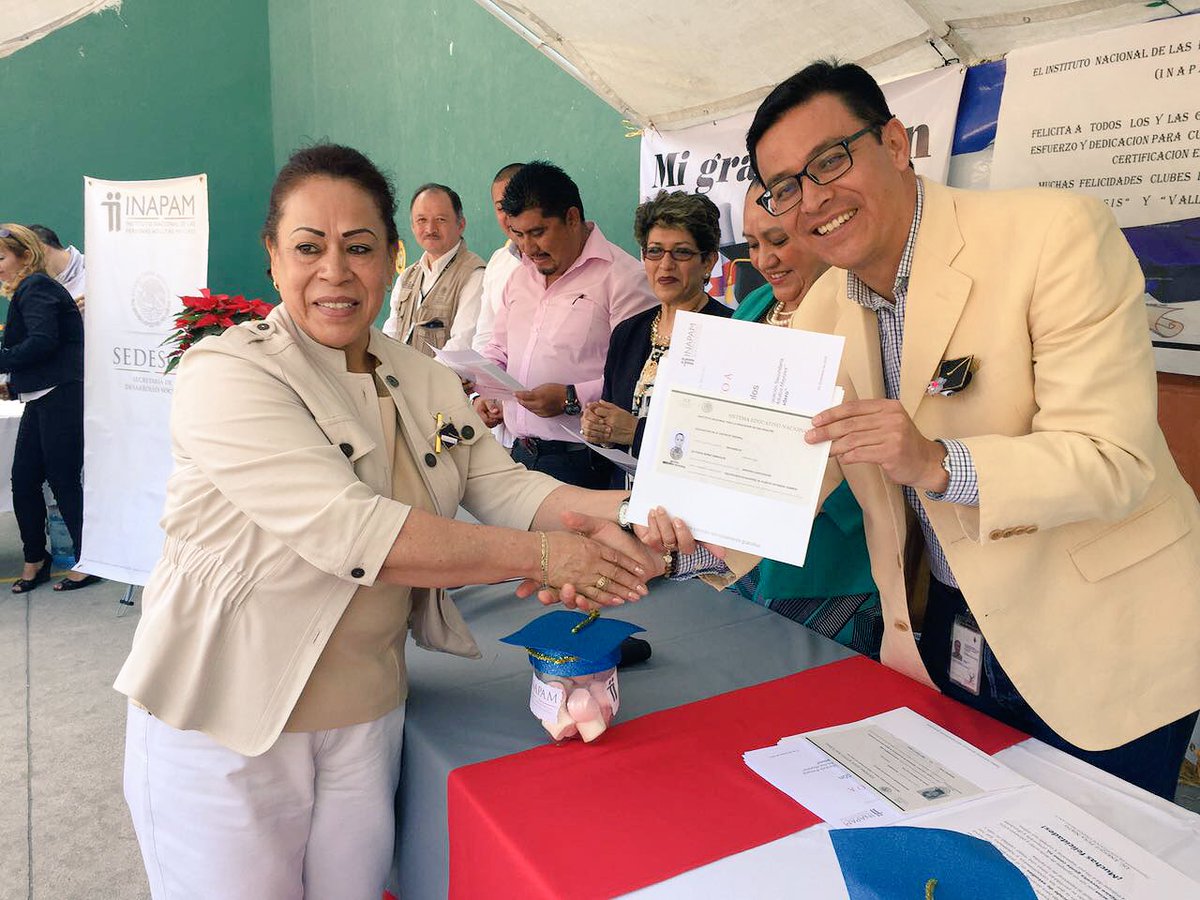 maritzaordazdf's tweet photo. Una entrega mas Certificados #PEC2016 a grupos @INAPAM GAM CDMEX con Rosalba Juárez @INEAmx https://t.co/O6SbQzfChW
