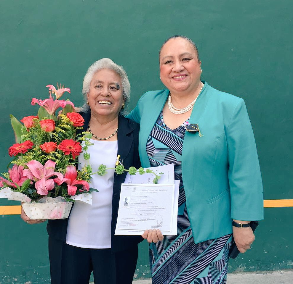 maritzaordazdf's tweet photo. Una entrega mas Certificados #PEC2016 a grupos @INAPAM GAM CDMEX con Rosalba Juárez @INEAmx https://t.co/O6SbQzfChW