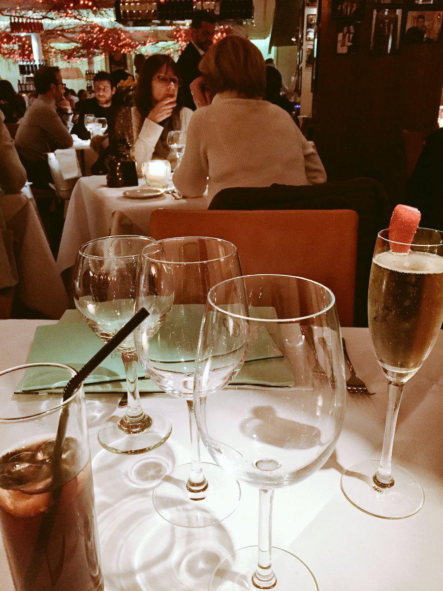 BillyFletcher1's tweet photo. Sat here on my own waiting for Steph to come in to town. 🙌 stood up. Meal for one https://t.co/jObnRSSsPY