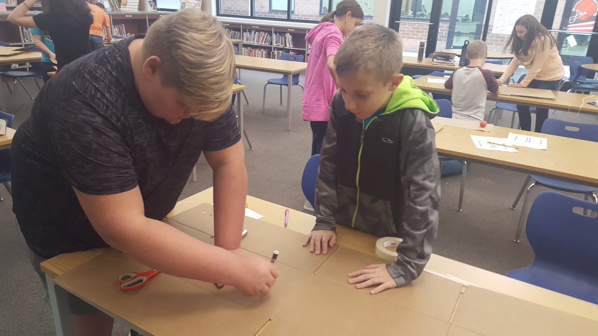 GMSGOAL's tweet photo. Robo Arm challenge for our 7th graders. They have great engineering design minds. #GMSmakerspace https://t.co/4K864wdB2k