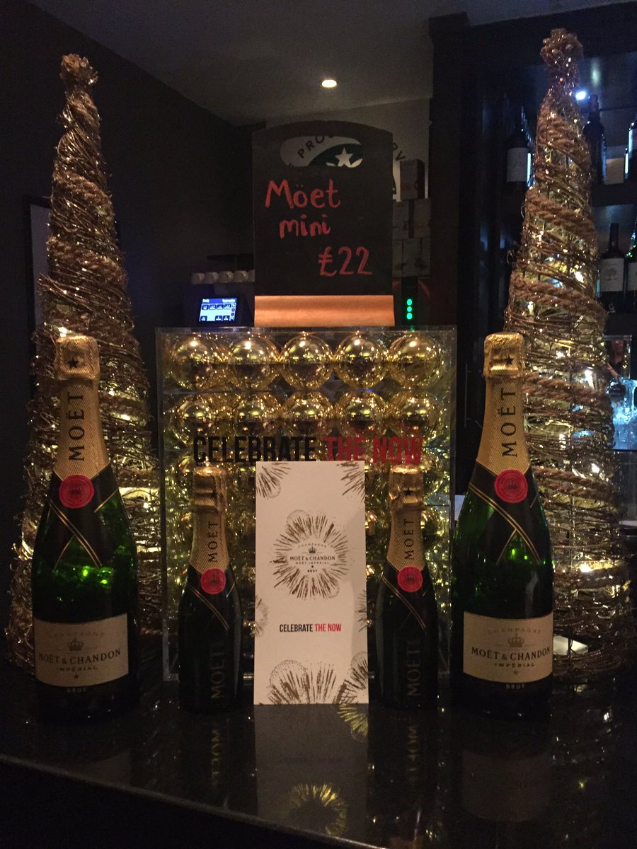 CastIronYork's tweet photo. Feeling festive in our Chase Bar at the York Marriott Hotel. Free Moët bauble with every bottle! #Chasebar #Yorkmarriott #Moët #Bubbles https://t.co/ikwGAdluRN